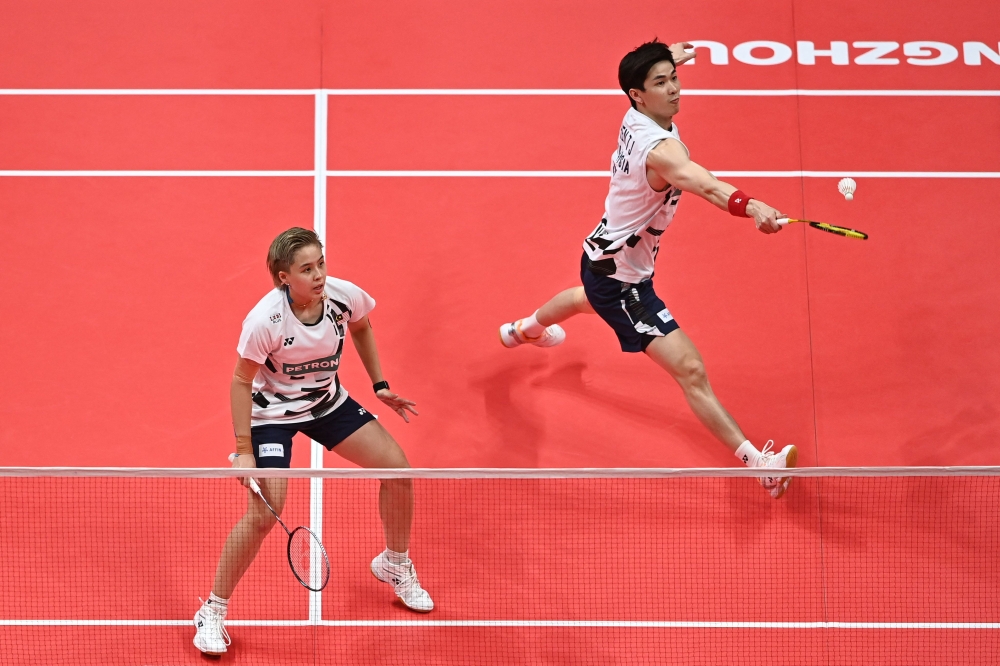 The pair fought valiantly but were beaten 18-21, 21-14, 17-21 by China’s Zheng Si Wei and Huang Ya Qiong. — AFP pic