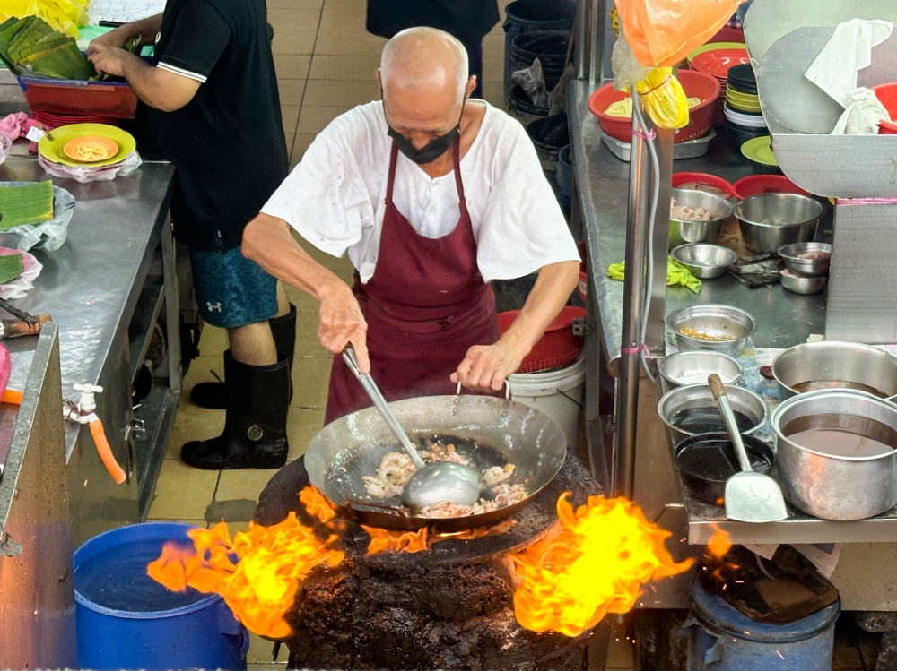 The control of fire is most important when frying the Hokkien mee as seen in PJ Sea Park's Lao Ping Hokkien Mee — Picture by Lee Khang Yi