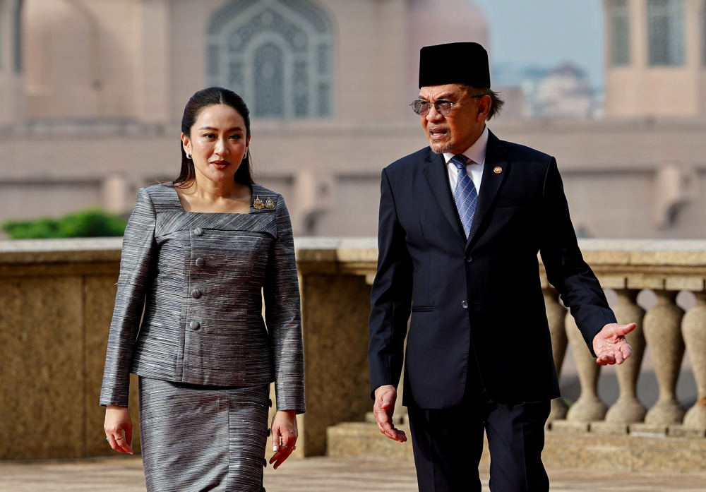 Prime Minister Datuk Seri Anwar Ibrahim welcomed Thai Prime Minister Paetongtarn Shinawatra, who is on a two-day official visit to Malaysia, for an official reception at Perdana Putra, December 16, 2024. — Bernama pic 