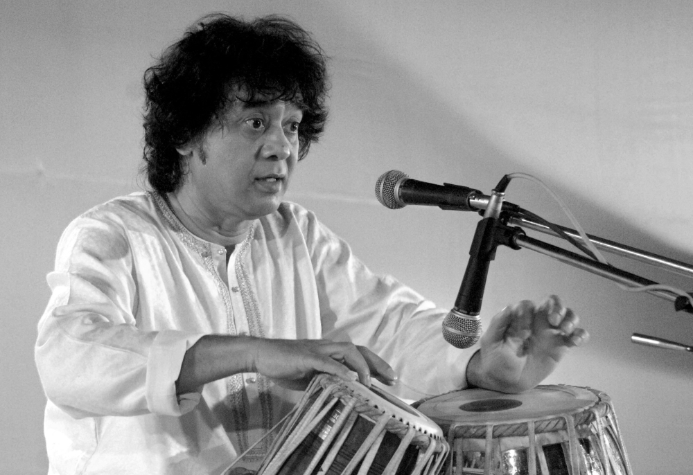 Zakir Hussain plays tabla during a cultural programme in the eastern Indian city of Patna December 19, 2008. — Reuters pic