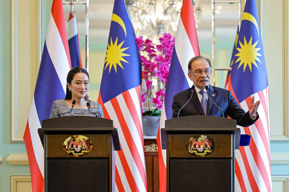 Prime Minister Datuk Seri Anwar Ibrahim said both countries wanted issues on the South China Sea to be dealt with peacefully and constructively, in accordance with universally recognised principles of international law, including 1982 Unclos. — Bernama pic   