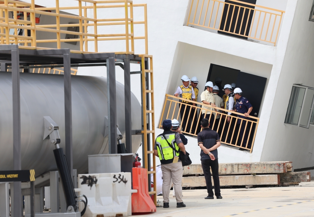 Deputy Works Minister Datuk Seri Ahmad Maslan visits the disaster simulation site for the Special Malaysian Disaster Assistance and Rescue Team (SMART) that is currently under construction at Pulau Meranti, Puchong December 16, 2024. — Bernama pic