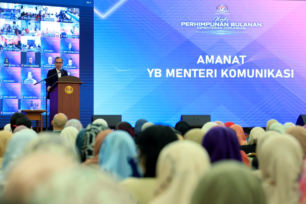 Communications Minister Fahmi Fadzil said Malaysia has made significant progress in the implementation of 5G technology, with over 52 per cent of users now having access to the network. — Bernama pic