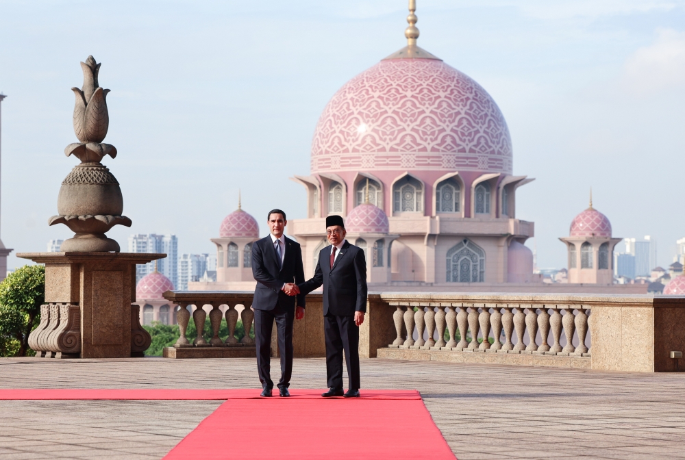 Prime Minister Datuk Seri Anwar Ibrahim and Turkmenistan President Serdar Berdimuhamedow pose for photos at Dataran Perdana in Putrajaya December 19, 2024. — Bernama pic