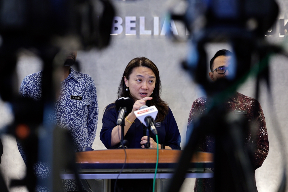 Youth and Sports Minister Hannah Yeoh said that Lee Zii Jia had no intention of disrespecting the country and called on managers and athletes to take such matters seriously to prevent similar occurrences in the future. — Bernama pic