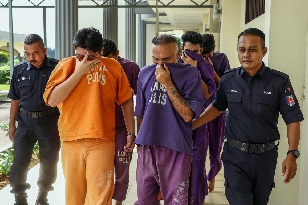 The men, Mohd Karlili Mohd Hussin, 33, who is the driver of the boat, along with passengers Lim Teik Hooi, 21, and Mohammad Azrol Azhar, 26, pleaded guilty after the charges were read in front of Magistrate Mohd Izdham Naim Che Ani. — Bernama pic 