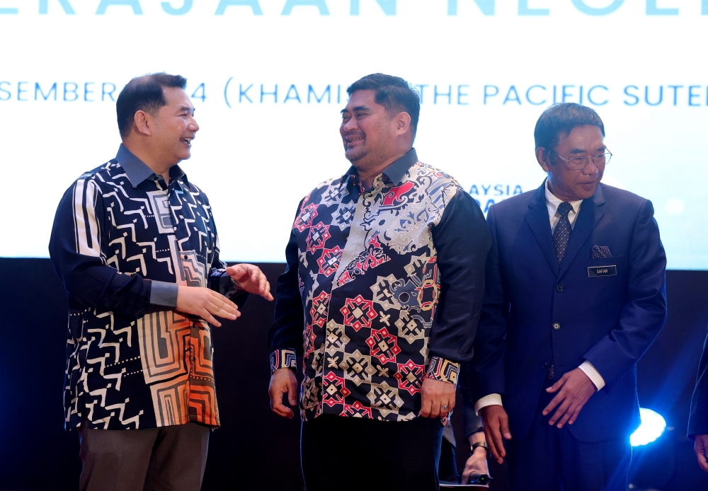 Federal Economy Minister Rafizi Ramli (left) speaks with Deputy Sabah Chief Minister Datuk Shahelmey Yahya (second from right) after an engagement session with the Sabah government on the 13th Malaysia Plan at the Pacific Sutera Hotel in Kota Kinabalu, Sabah on December 19, 2024. — Bernama pic