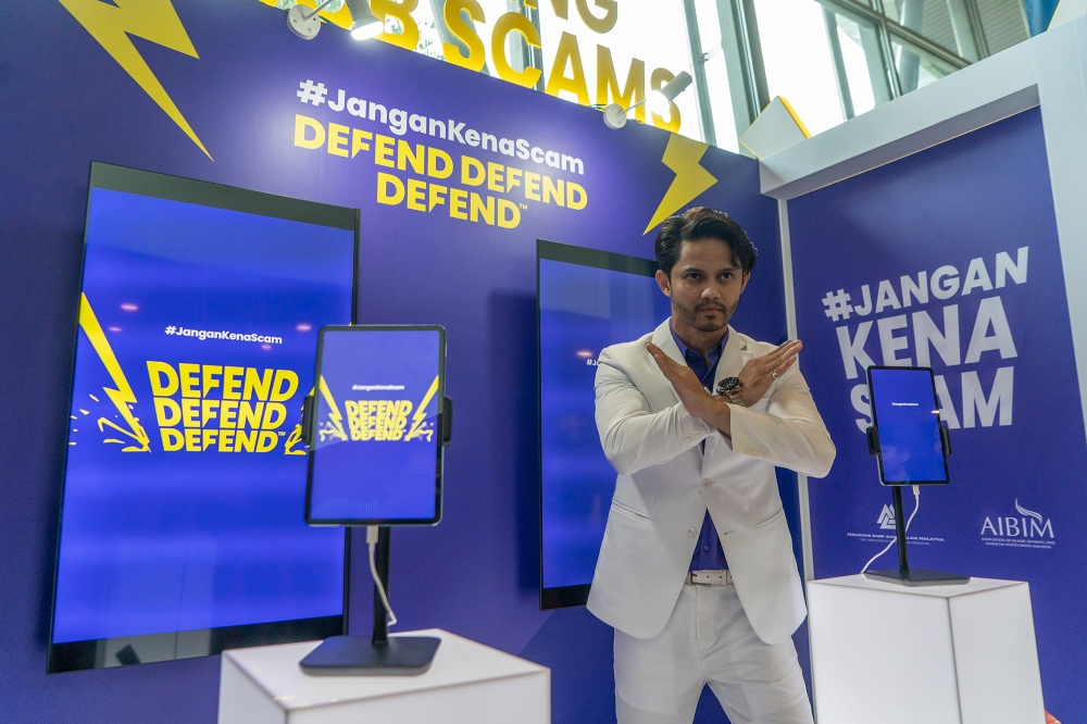 Malaysian celebrity, Hairul Hazreen posing for the photographs during the launching of the National Scam Awareness Campaign at Kuala Lumpur Convention Centre in Kuala Lumpur, 3 October 2023. Picture by Shafwan Zaidon 