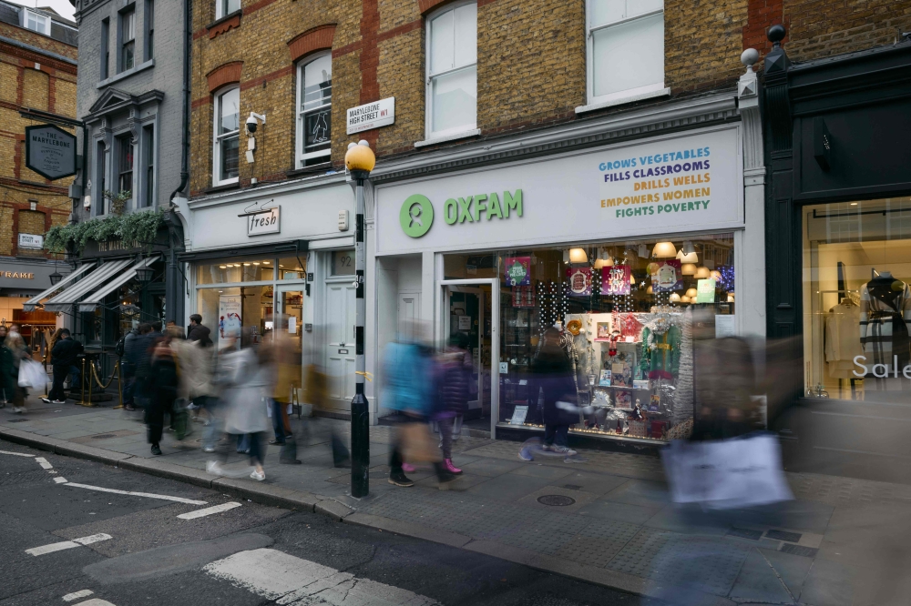UK customers were set to spend £2 billion on second-hand Christmas gifts this year, around 10 per cent of the £20 billion Christmas gift market. — AFP pic