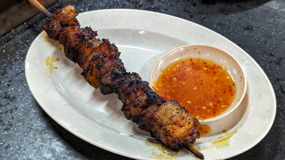 ‘Lemak bakar’ at Kak Ar Kelate is a rich, artery-clogging affair that I can’t get enough of. — Picture by Ethan Lau