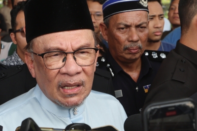 Anwar expresses condolences to families of victims in deadly Melaka crash