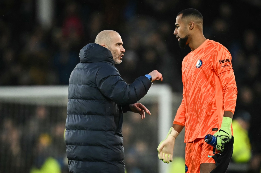 Chelsea's Italian head coach Enzo Maresca (left) speaks with Chelsea's Spanish goalkeeper #01 Robert Sanchez at the end of the English Premier League football match between Everton and Chelsea at Goodison Park in Liverpool, north west England on December 22, 2024. Everton and Chelsea equalised 0-0. — AFP pic