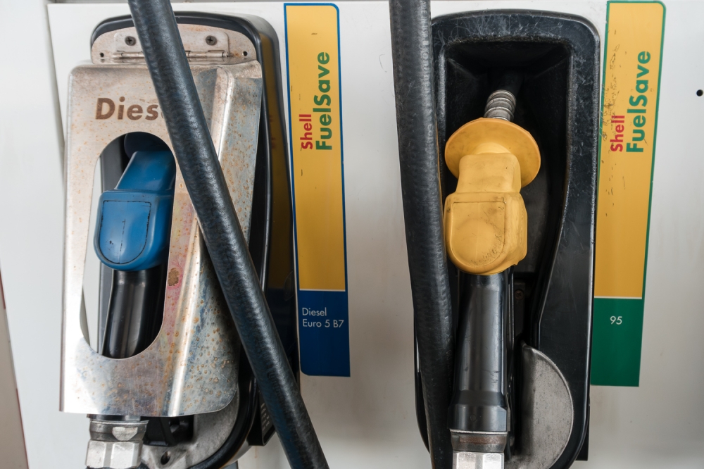 The Ministry of Finance (MOF), in a statement today, announced that the retail price of diesel in Peninsular Malaysia will remain at RM2.95 per litre, while in Sabah, Sarawak, and Labuan, the price will stay at RM2.15 per litre for the same period. —Picture by Raymond Manuel
