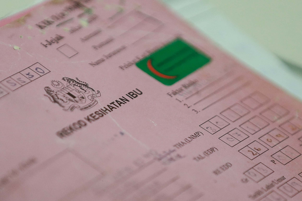 The ‘Pink Book’, which is registered to expectant mothers, December 17, 2024. Issued by the Health Ministry, the book has a pink cover and is used to document health assessments conducted to gather essential information for evaluating the health and risk factors of both the mother and child during pregnancy. — Picture by Sayuti Zanudin