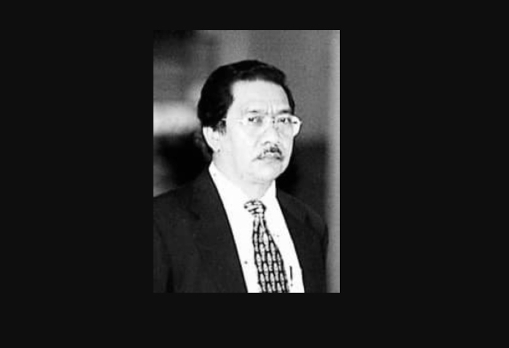 In the post, the prime minister said Datuk Dr Ahmad Shukri Mohamed was among those who appeared as a witness to provide testimony to the Royal Commission of Inquiry on his eye injury to refute allegations that he (Anwar) had harmed himself while in police custody. — Picture from Facebook/Anwar Ibrahim