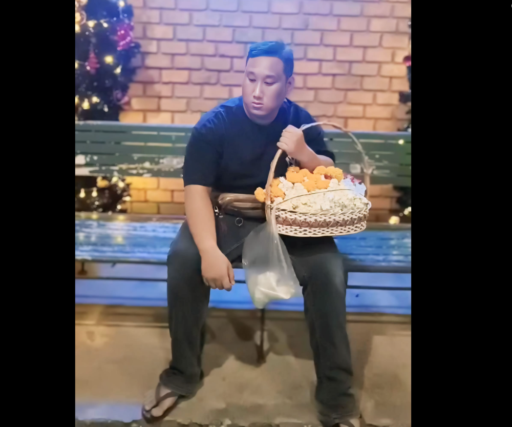 Thanakarn “Bank Leicester” Kanthee, 21, sold flowers and accepted paid challenges for a living. — Picture from Facebook/แบงค์ เลสเตอร์'