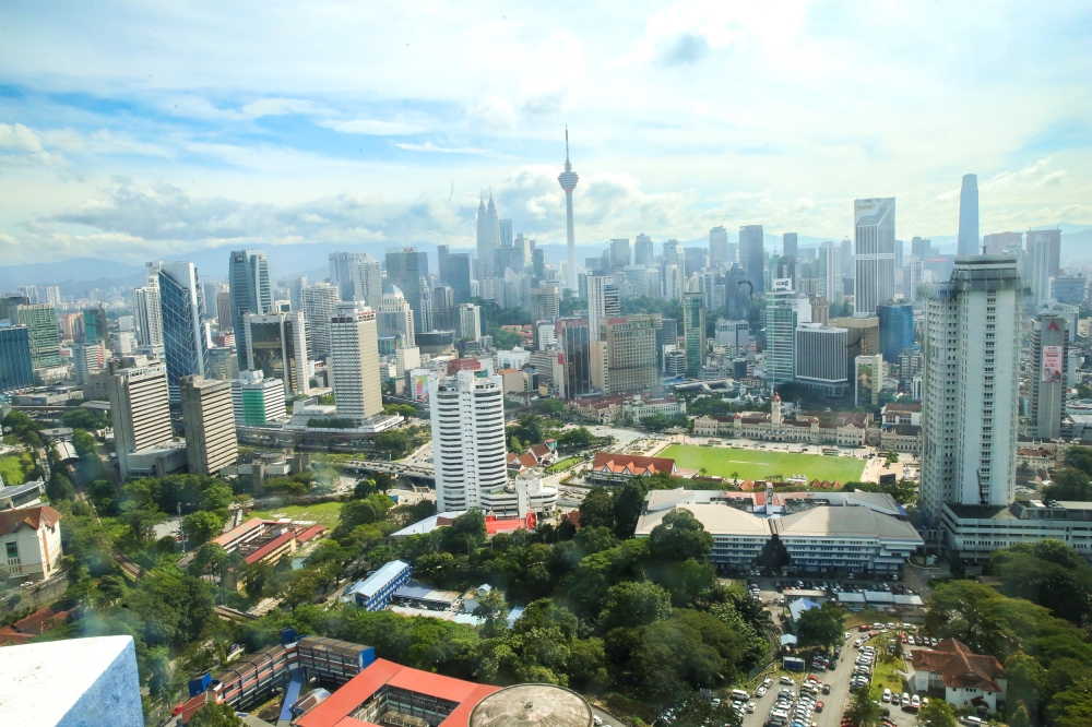 Malaysia has been and continues to be a beneficiary of high data centres demand, thanks to Singapore’s spillover and high capital expenditure (capex) totalling US$21.2 billion (RM94.9 billion) by big tech firms, said Kenanga Investment Bank Bhd. — Picture by Choo Choy May .