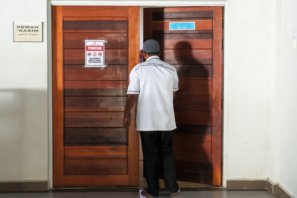 The punishment was carried out at the Al Muktafi Billah Shah Mosque earlier today. — Bernama pic  