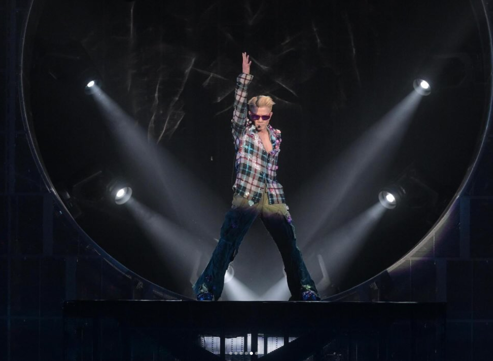 Taking to social media in the early hours of this morning, Kwok reassured his fans, explaining that he had fallen through an empty hydraulic platform after failing to spot the gap. — Picture via Instagram