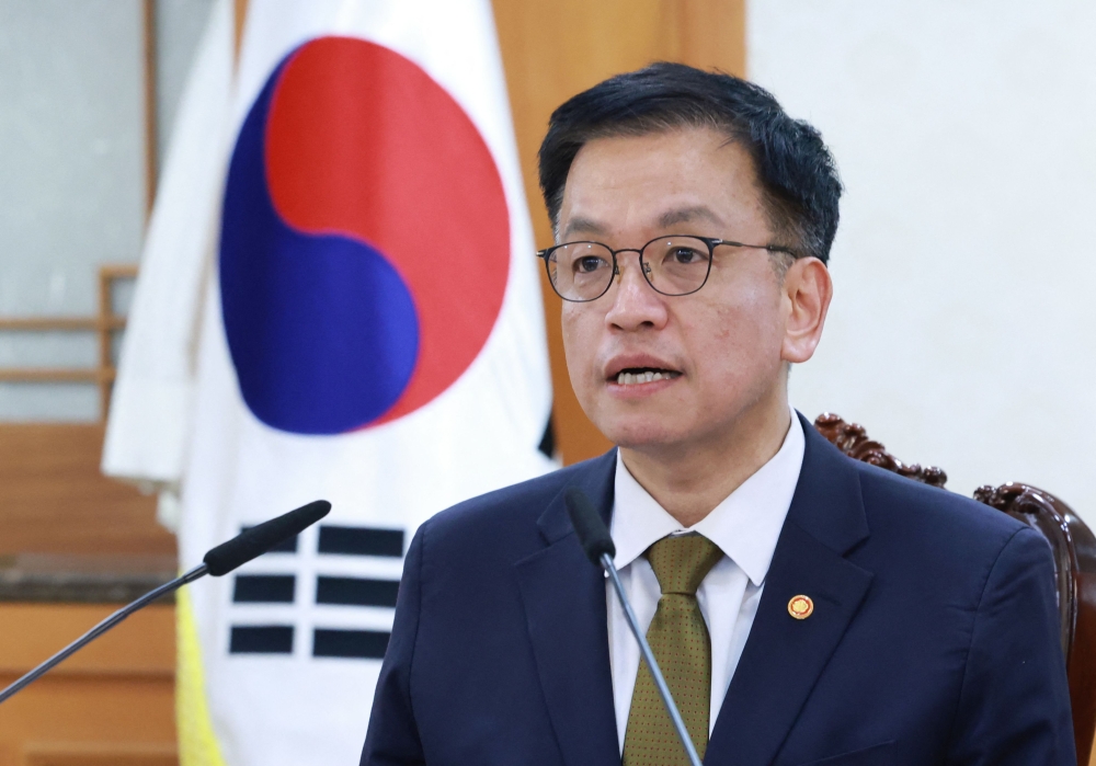 South Korea’s acting President Choi Sang-mok today ordered an emergency safety inspection of the country's entire airline operation system. — Picture from AFP