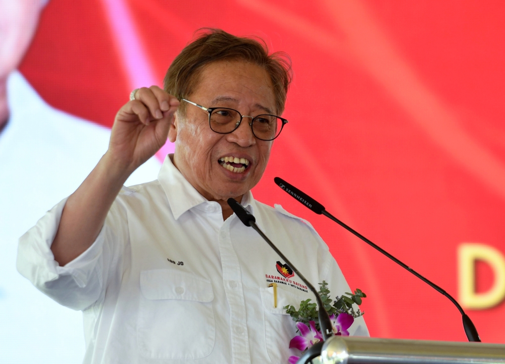 Premier Tan Sri Abang Johari Openg expressed pride in Sarawak’s collective achievements throughout 2024, attributing them to the cooperation, unity, and dedication of all levels of society. — Bernama pic