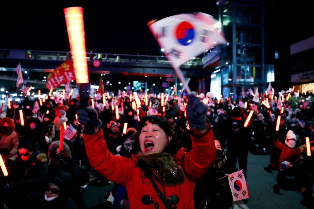 Demonstrators protests outside South Korean president Yoon Suk-yeol’s official residence in Seoul. — Reuters pic