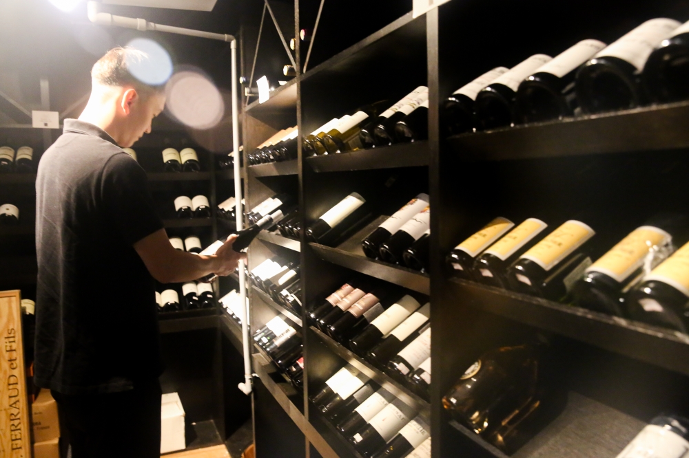 Here’s to better wine selections for the upcoming year. — Picture by Choo Choy May