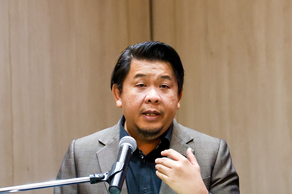 Sibuti MP and Deputy Health Minister Lukanisman Awang Sauni also promised to personally look into the proposed Sarawak cancer centre. — Picture by Firdaus Latif