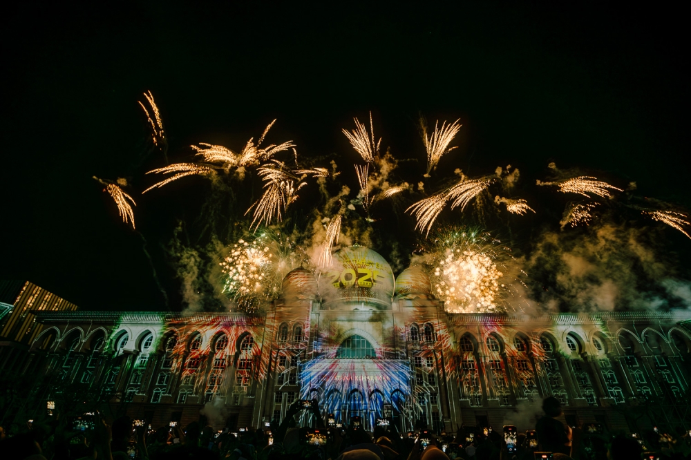 Fireworks illuminate the night sky during the new year’s countdown on January 01, 2025 in Putrajaya. A Muslim businessman in Melaka, detained for “cohabitation” with a woman who wasn’t his wife at a hotel, said her was too tired to go home as the reason he was with a Thai masseuse in a hotel room. — Picture by Raymond Manuel