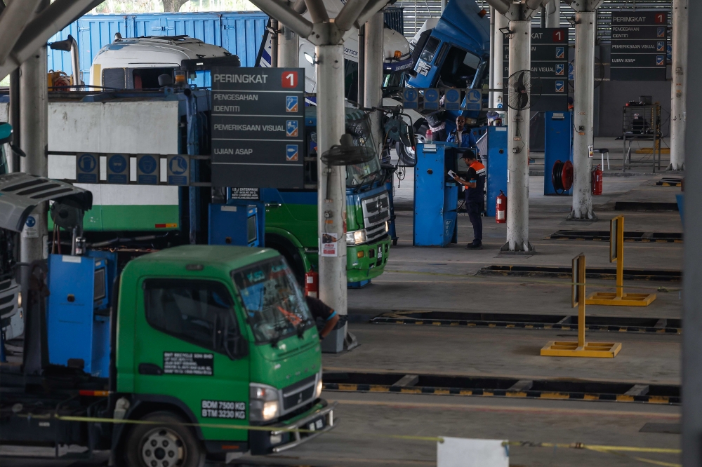 Four officers from the Wangsa Maju branch of the Voluntary Vehicle Inspection Centre (Puspakom) have been summoned to provide statements in connection with an investigation into vehicles allegedly approved by the centre despite failing to meet the required standards. — Bernama pic