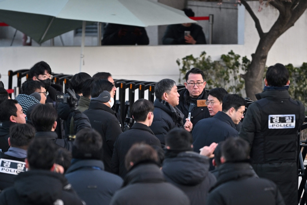 Police and anti-corruption investigators arrive at the residence of South Korea's impeached President Yoon Suk-yeol in Seoul January 3, 2025. South Korean investigators entered the residence of impeached President Yoon and began executing a warrant for his arrest on January 3 over his failed martial law bid, the first time the country has ever sought to arrest a sitting leader. — AFP pic