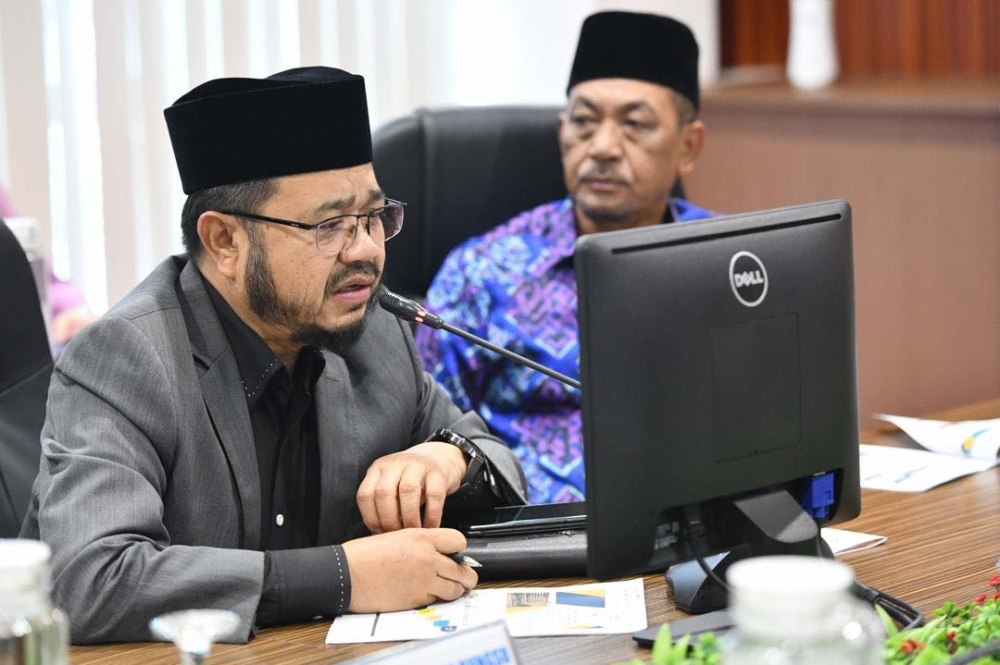 Datuk Bungsu @ Aziz Jaafar says public Shariah caning has been implemented before in Tawau. — Picture from Facebook/Jabatan Audit Negara