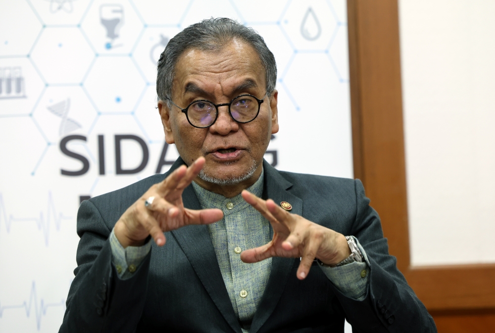 Health Minister Datuk Seri Dzulkefly Ahmad said salt contributes towards chronic diseases. — Bernama pic