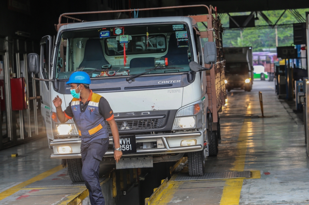 A man in his 40s was arrested yesterday in connection with a bribery scheme involving heavy vehicle inspections at the Computerised Vehicle Inspection Centre (Puspakom) in Kuala Lumpur. — Picture by Hari Anggara