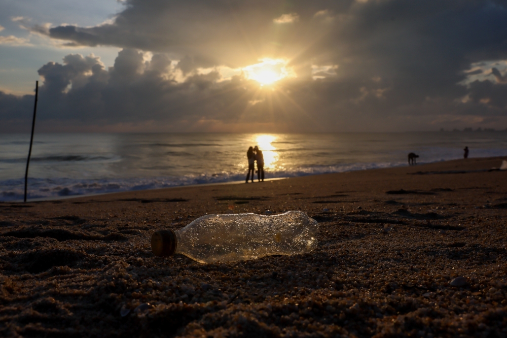 The sun peeks out from behind the evening clouds at Pantai Seberang Takir in Kuala Nerus, Terengganu on January 4, 2025. — Bernama pic
