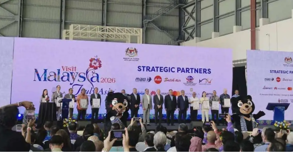Prime Minister Datuk Seri Anwar Ibrahim launches the Visit Malaysia 2026 campaign at the Malaysia Airlines Berhad Engineering Complex in Sepang on January 6, 2025. — Bernama pic