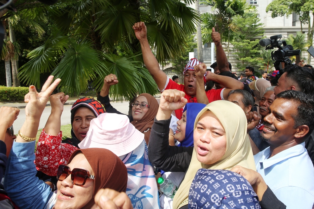 Najib’s supporters outside the Palace of Justice in Putrajaya on January 6, 2025 react as the convicted former prime minister wins a small victory after two out of a panel of three judges in the Court of Appeal ruled to allow him to compel the Malaysian government to produce a purported “supplementary order” from the previous Yang di-Pertuan Agong that would see him serve the remainder of his jail sentence under “house arrest”. — Picture by Choo Choy May 
