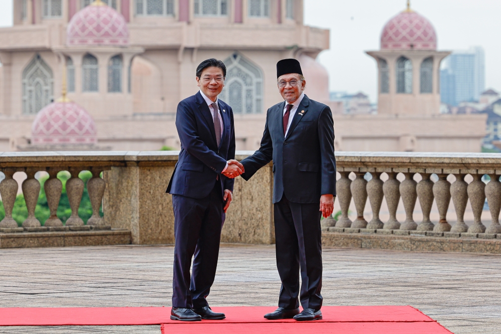Prime Minister Datuk Seri Anwar Ibrahim shakes hands with Singapore Prime Minister Lawrence Wong during the official welcoming ceremony at the Perdana Putra Complex January 7, 2025. — Bernama pic