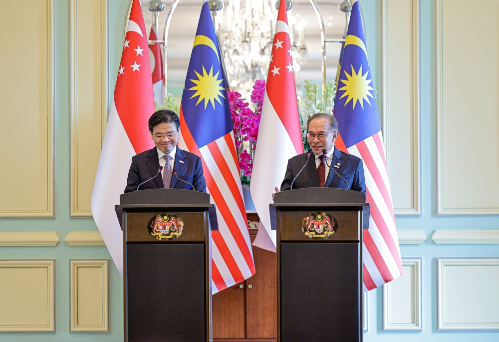 Prime Minister Datuk Seri Anwar Ibrahim and with his Singaporean counterpart Lawrence Wong attend a joint press conference at the Perdana Putra in Putrajaya on Jan 7, 2025. — Bernama pic