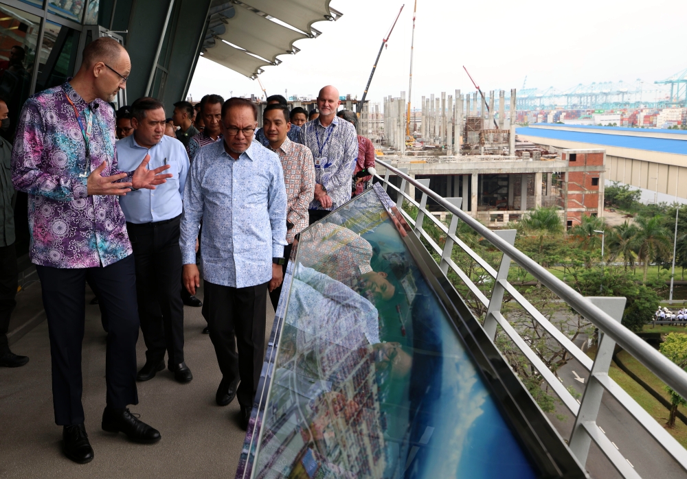 Prime Minister Datuk Seri Anwar Ibrahim visits Port of Tanjung Pelepas in Gelang Patah, Johor, January 11, 2024. — Bernama pic 