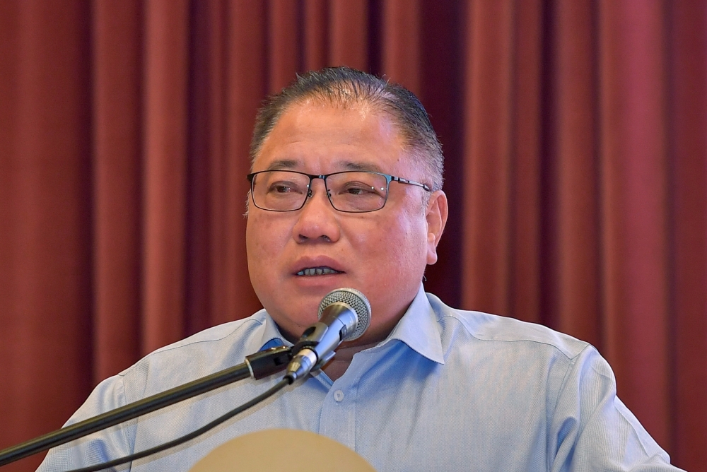 Minister of Tourism, Arts and Culture Datuk Seri Tiong King Sing delivers a speech at the opening of the 2025 Central Region Tourism Industry Engagement Session on January 9, 2025. — Bernama pic