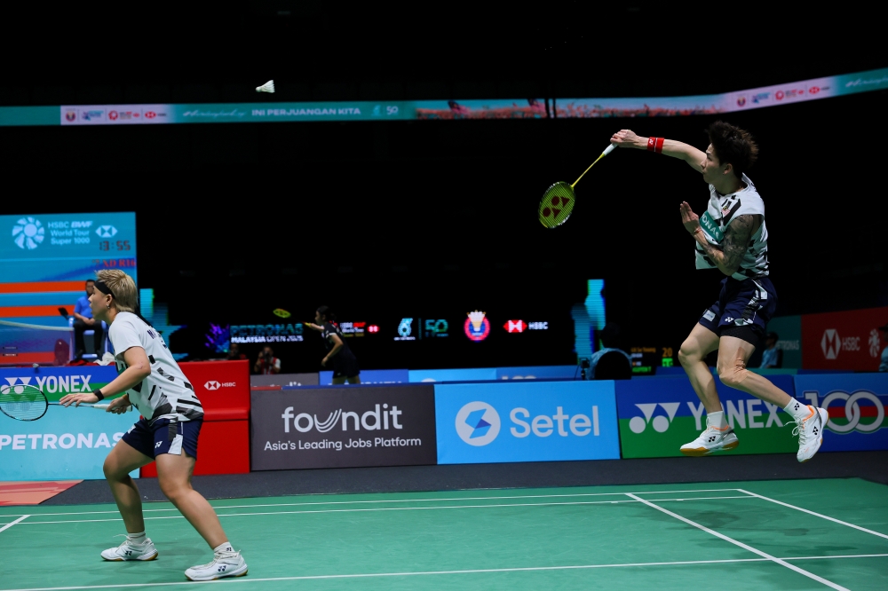National mixed doubles pair, Chen Tang Jie and Toh Ee Wei, compete against Taiwan’s Ming Che Lu and En-Tzu Hung, during their Round of 16 match at the 2025 Malaysia Open at the Axiata Arena in Bukit Jalil, Kuala Lumpur January 9, 2025. — Bernama pic