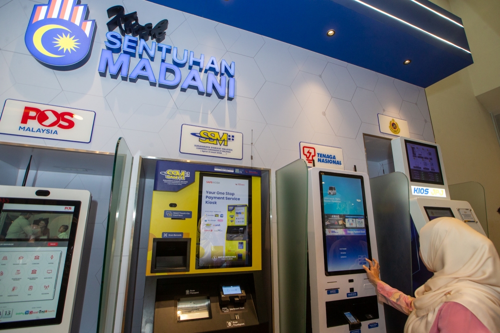 A woman uses the Sentuhan Madani kiosk at Alamanda shopping mall in Putrajaya January 9, 2025, to access integrated services — Picture by Raymond Manuel