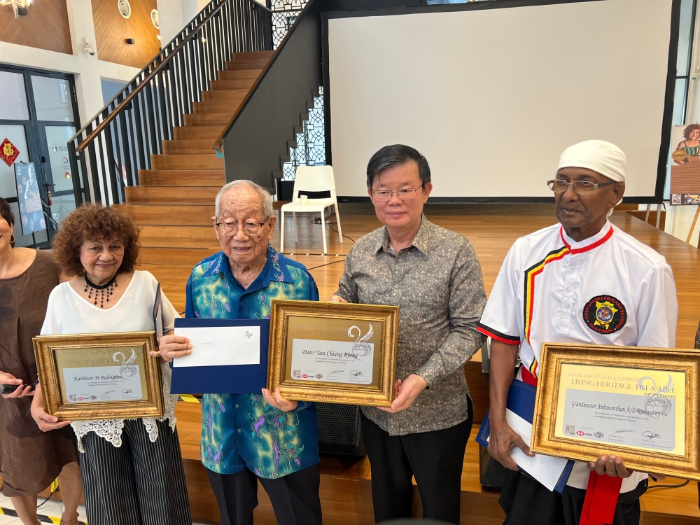 Penang Chief Minister Chow Kon Yeow presents the PHT Living Heritage Awards to grandmaster Asan Anbanathan Ramasamy (right), Eurasian singer Kathleen Rodrigues (left), and artist and educator Datuk Tan Chiang Kiong. — Picture by Opalyn Mok