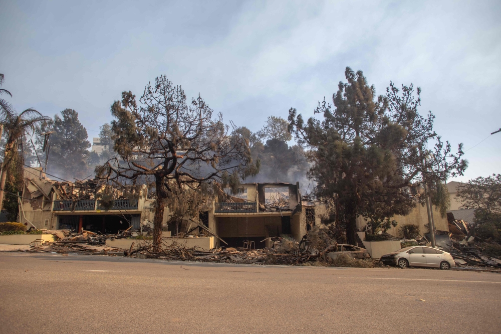 Multiple wildfires fuelled by intense Santa Ana Winds are burning across Los Angeles County. At least five people have been killed, and over 25,000 acres have burned. Over 2,000 structures have also burned and almost 180,000 people are under orders to evacuate. — AFP pic