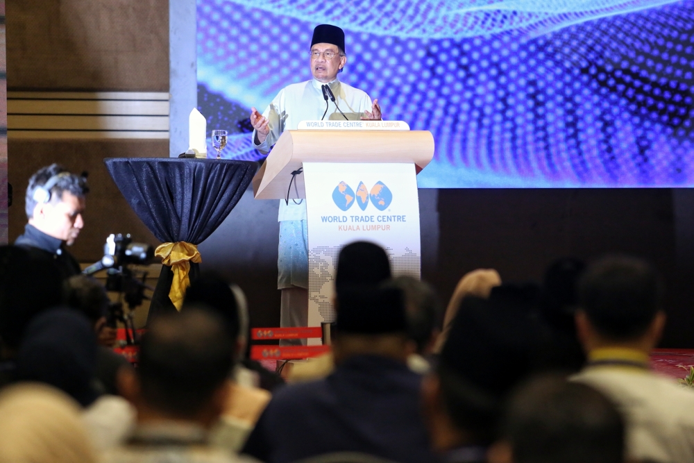 Prime Minister Datuk Seri Anwar Ibrahim said the proposed amendments include, among others, making telecommunications companies one of the entities responsible for combating such crimes, with coordination by Bank Negara Malaysia. — Picture by Choo Choy May