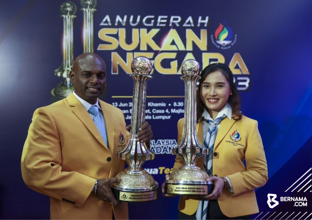 Former national bodybuilding champion Datuk Mohd Syarul Azman Mahen Abdullah and national bowler Natasha Mohamed Roslan attend the National Sports Awards in Kuala Lumpur, June 13, 2024. — Picture from X/Bernama
