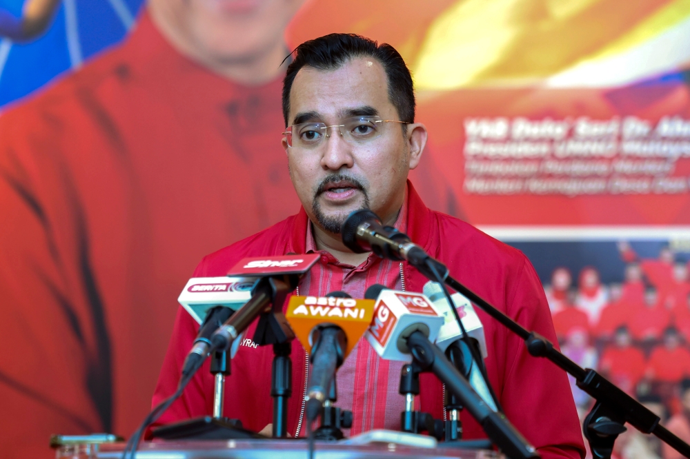Umno secretary-general Datuk Dr Asyraf Wajdi Dusuki said minister in the party are ready to cooperate with the High Court if needed to testify on the existence of a document that would allow former Prime Minister Datuk Seri Najib Razak to serve the remaining of his prison sentence under house arrest. — Bernama pic