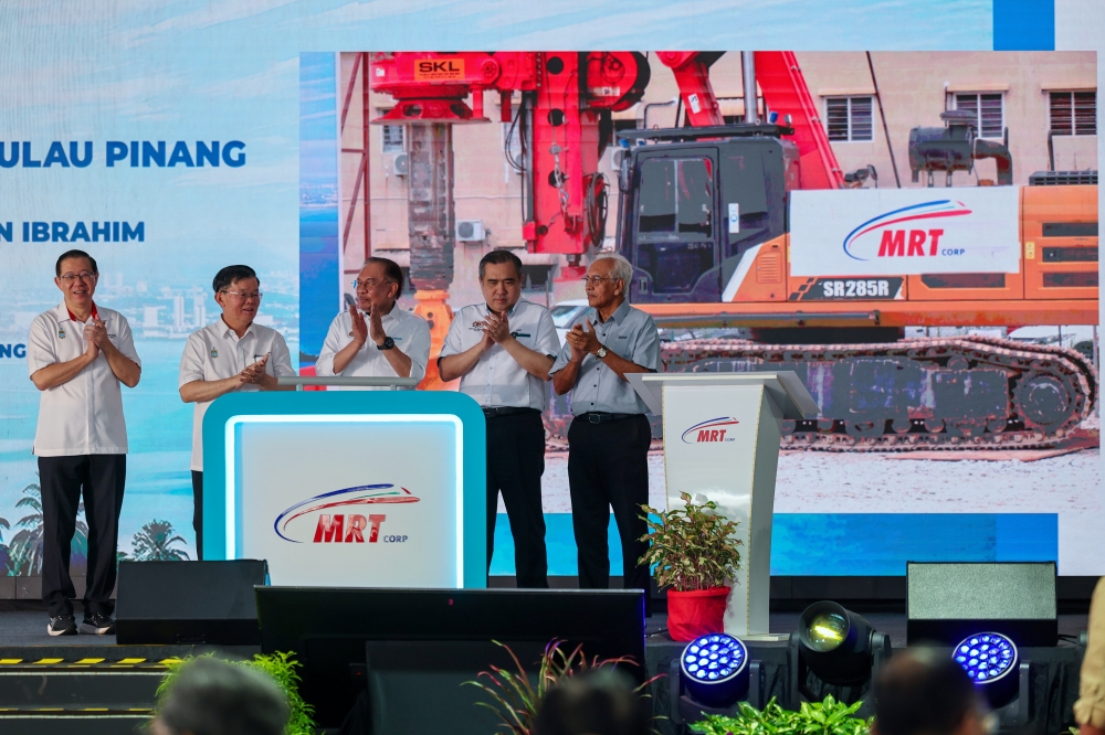 Prime Minister Datuk Seri Anwar Ibrahim (centre) officiated the groundbreaking ceremony for the construction of the Penang Light Rail Transit (LRT) Mutiara Line project at the Bandar Sri Pinang project site today. — Bernama pic