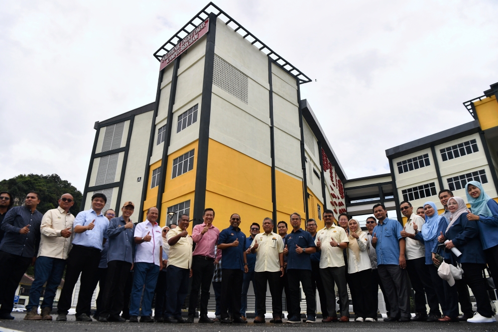 Higher Education Minister Datuk Seri Zambry Abdul Kadir (centre) poses with staff from the Public Works Department and Ungku Omar Polytechnic at the project handover ceremony for the new Ungku Omar Polytechnic Bercham campus January 11, 2025. — Bernama pic